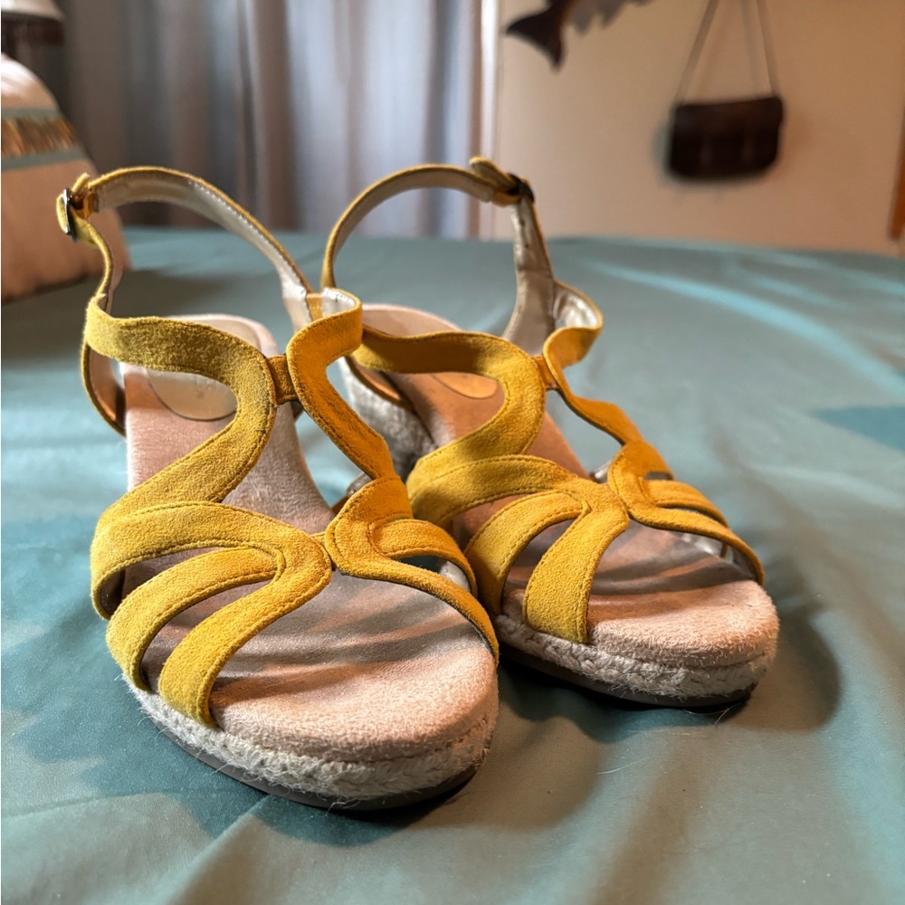 Yellow aerosoles suede sandals